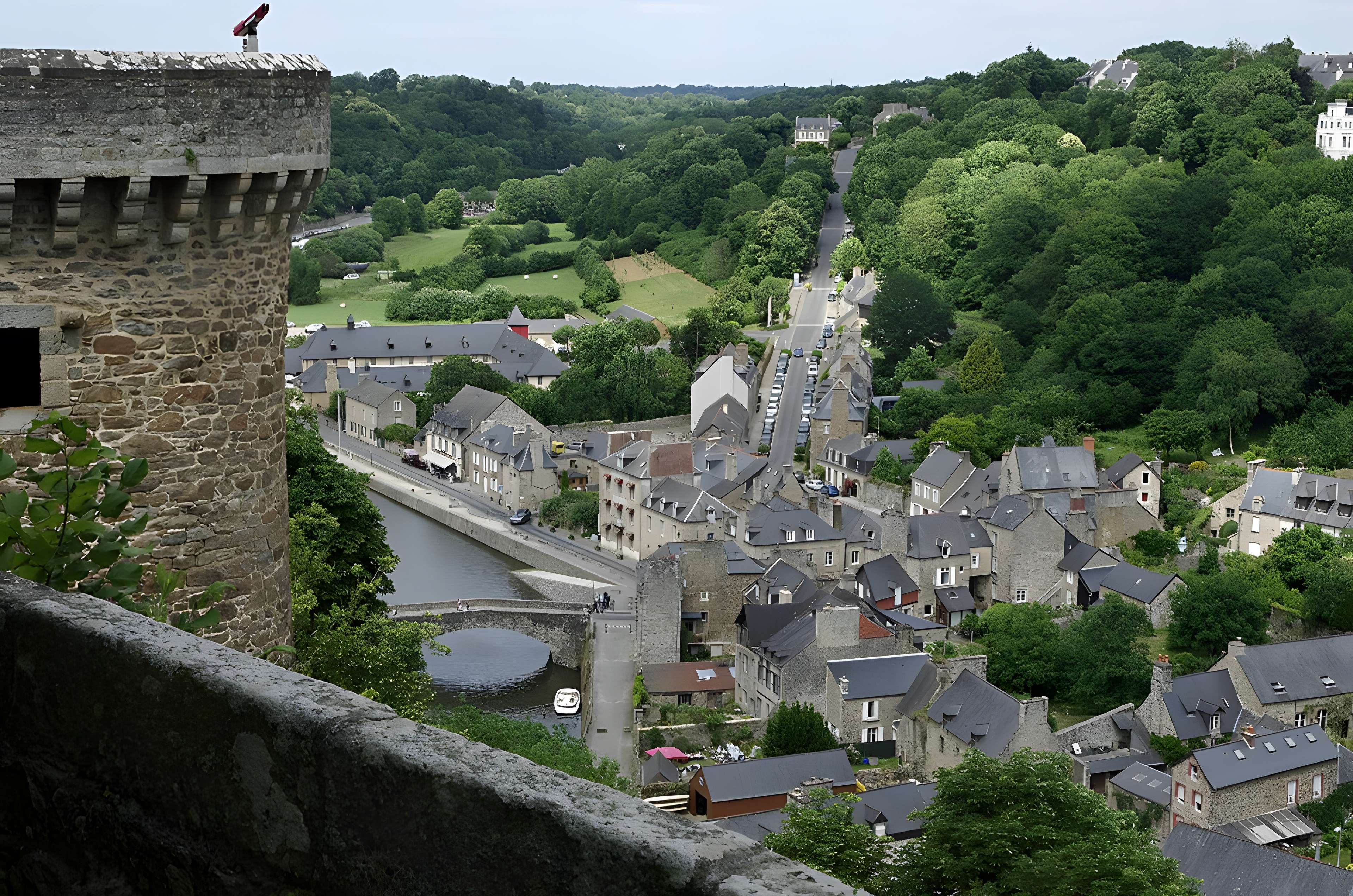 Remparts, tours et portes de la ville