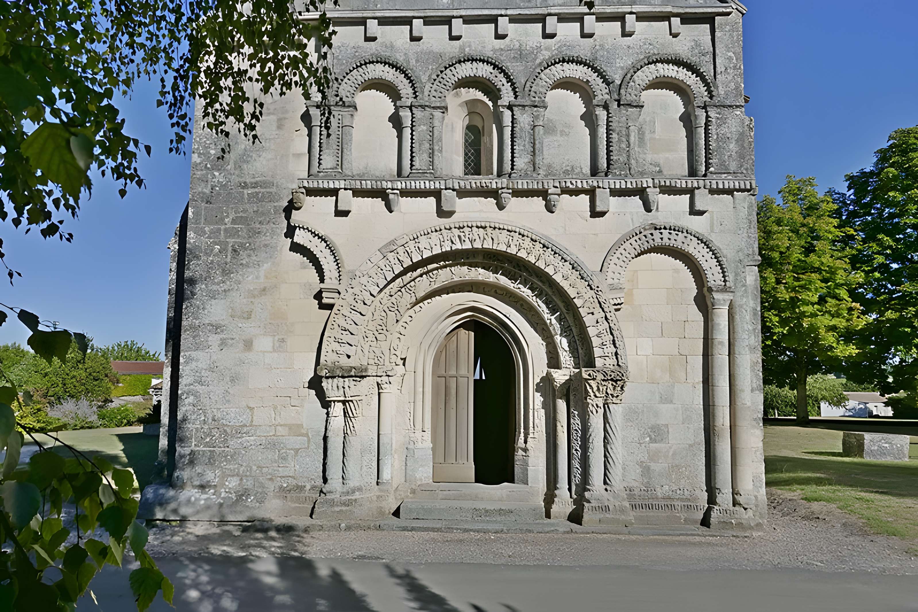 Église Notre-Dame d'Avy