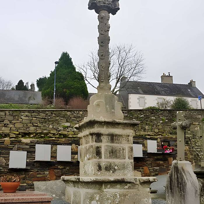 Photo de Eglise Saint-Hernin et cimetière