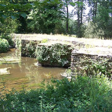 Pont gaulois dit de Sainte-Catherine également sur commune de Plounévézel, dans le Finistère