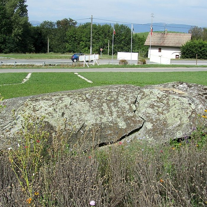 Photo de Dolmen dit La Cave ou Chambre aux Fées