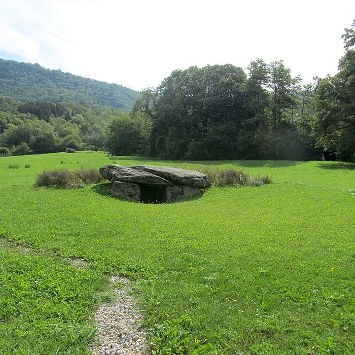 Photo de Dolmen dit La Cave ou Chambre aux Fées