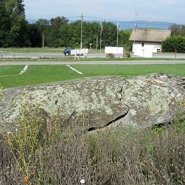 Dolmen dit La Cave ou Chambre aux Fées