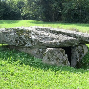 Dolmen dit La Cave ou Chambre aux Fées