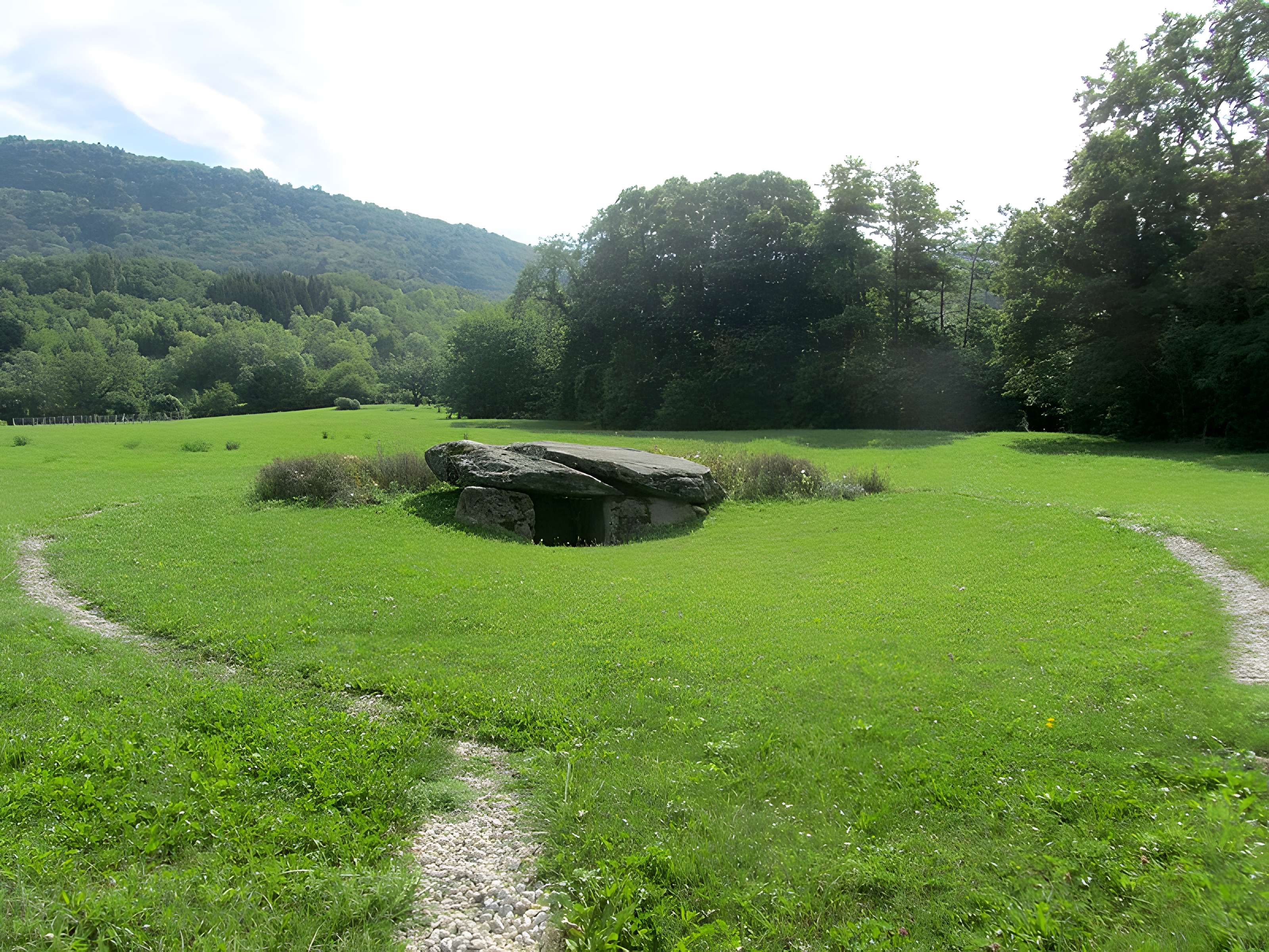 Dolmen dit La Cave ou Chambre aux Fées