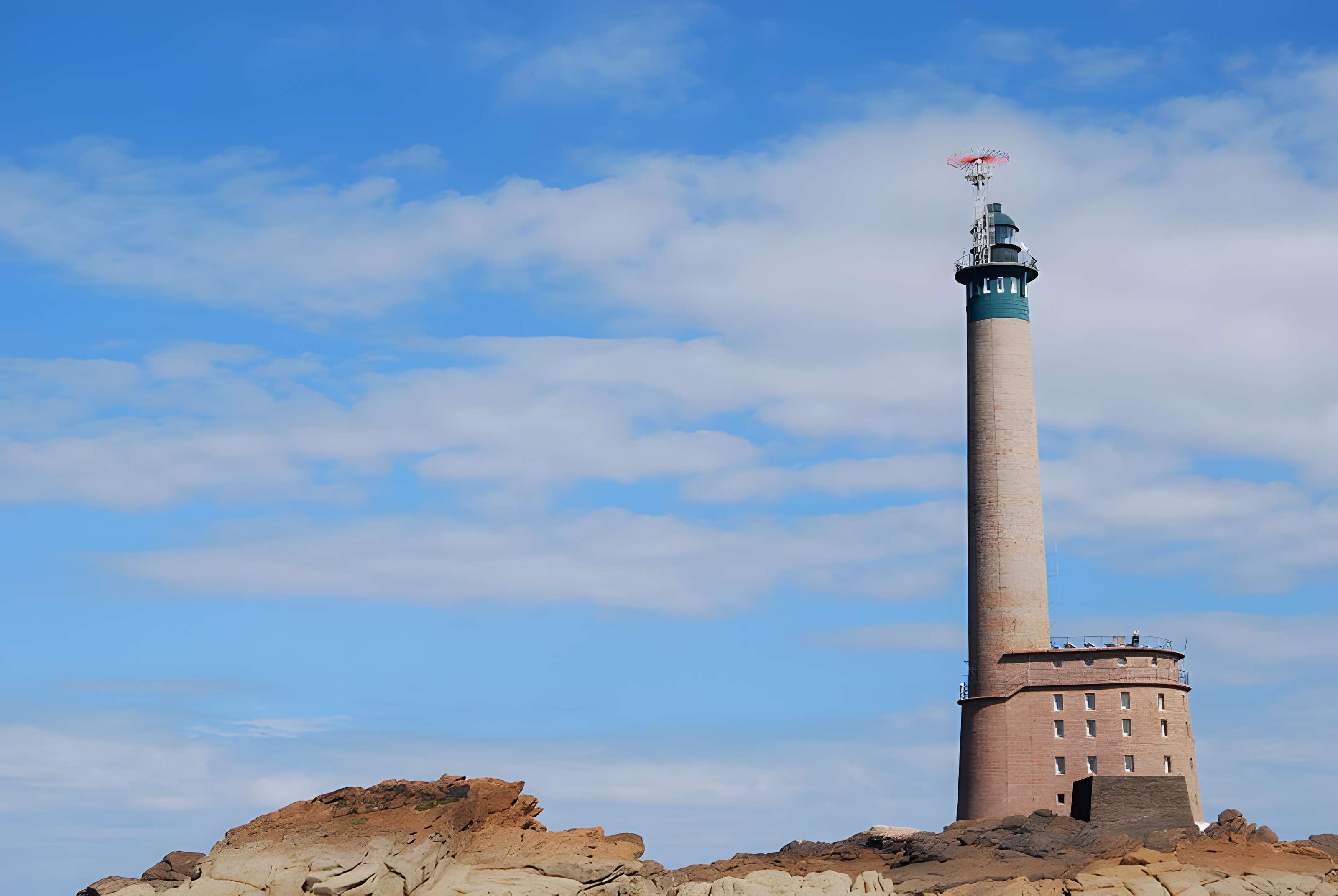 Phare des Roches-Douvres