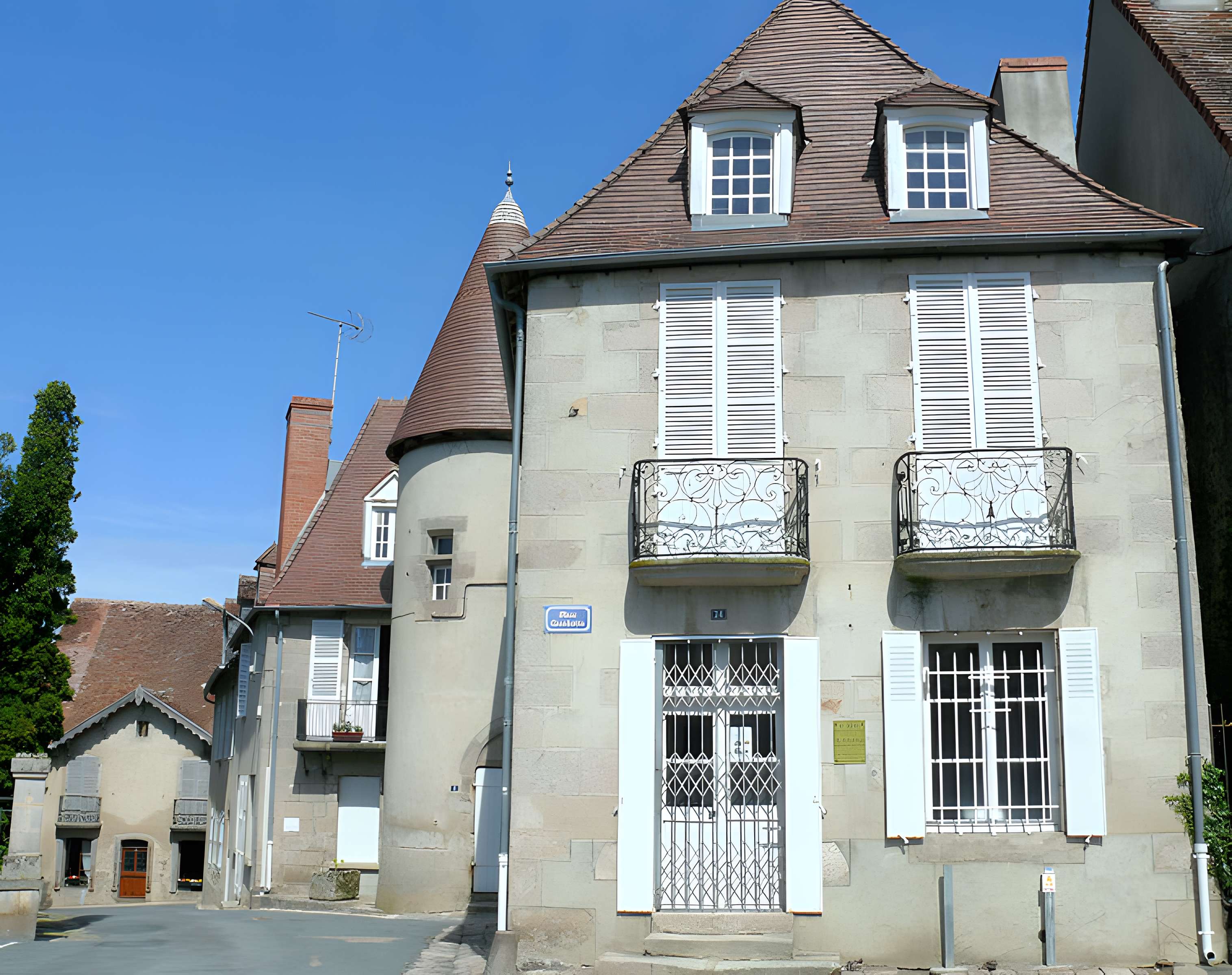 Immeuble (bureaux et logements des fonctionnaires de la perception et du service vicinal)