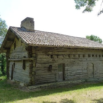 Maison à empilage de planches de Jouandis