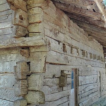 Maison à empilage de planches de Jouandis