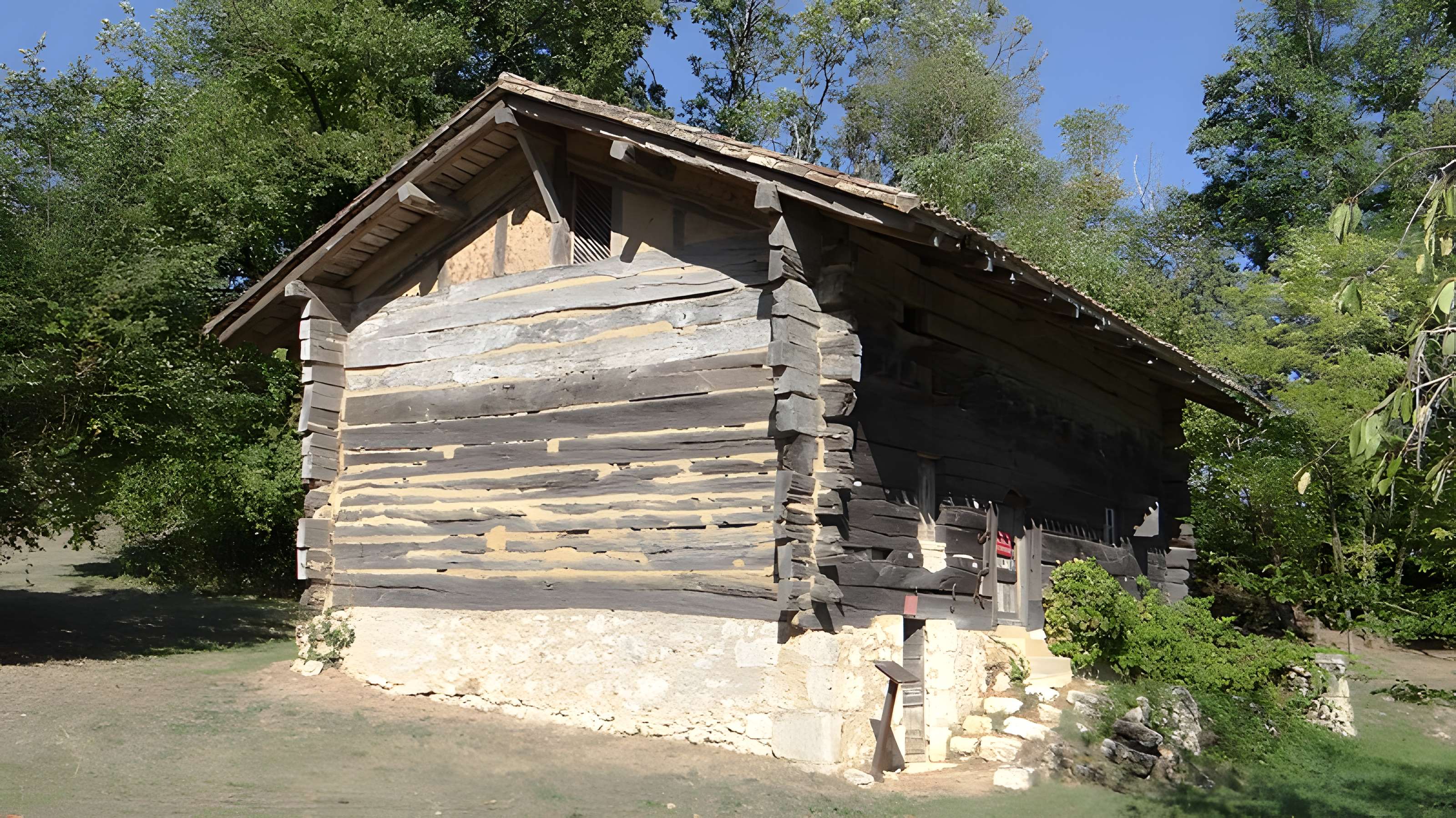 Maison à empilage de planches de Jouandis