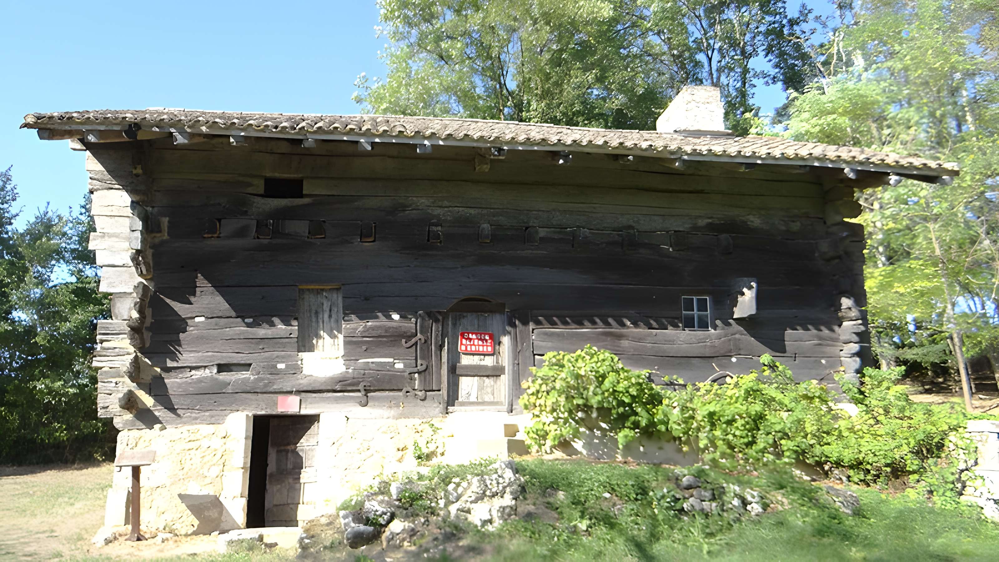 Maison à empilage de planches de Jouandis