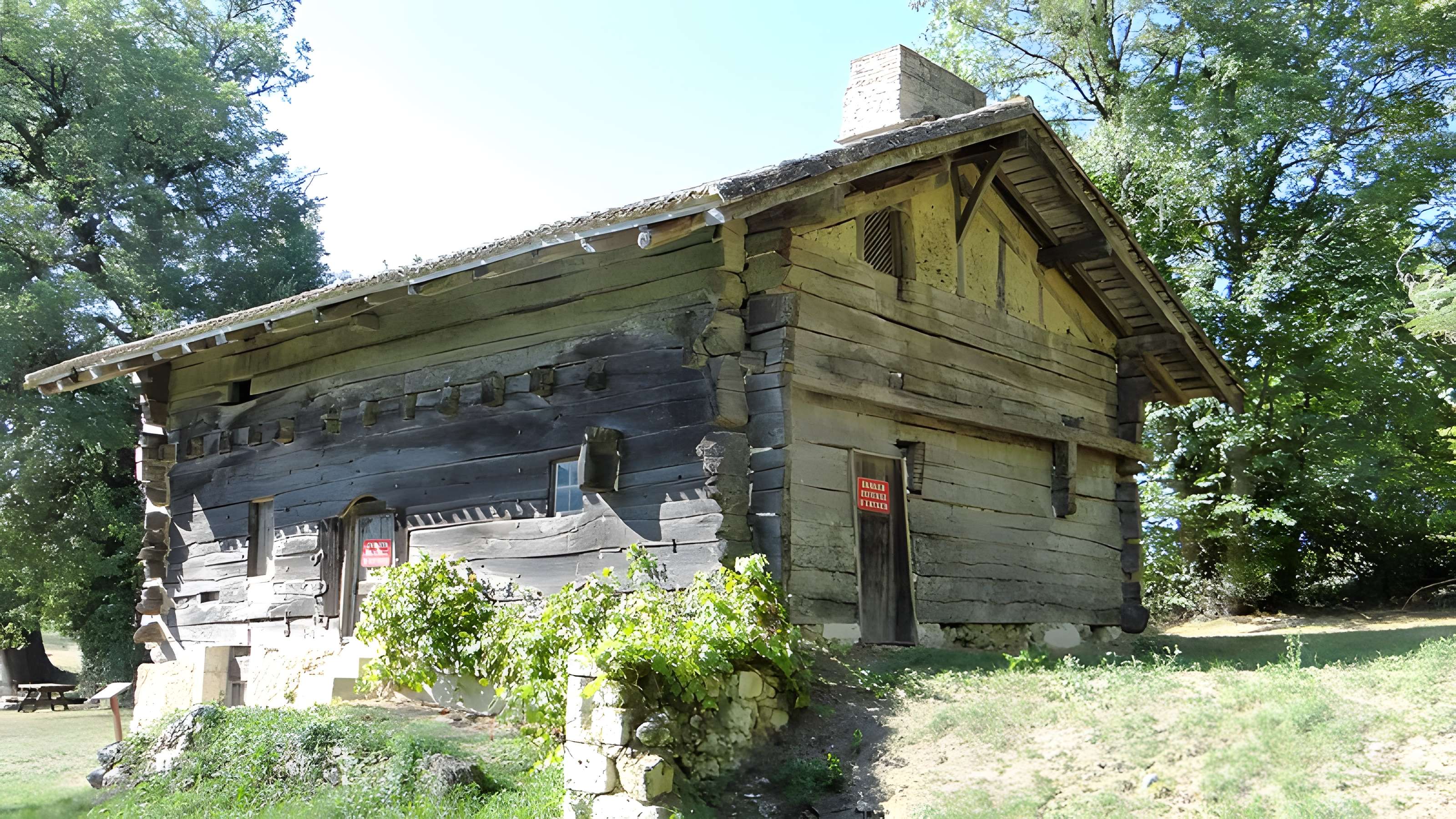 Maison à empilage de planches de Jouandis
