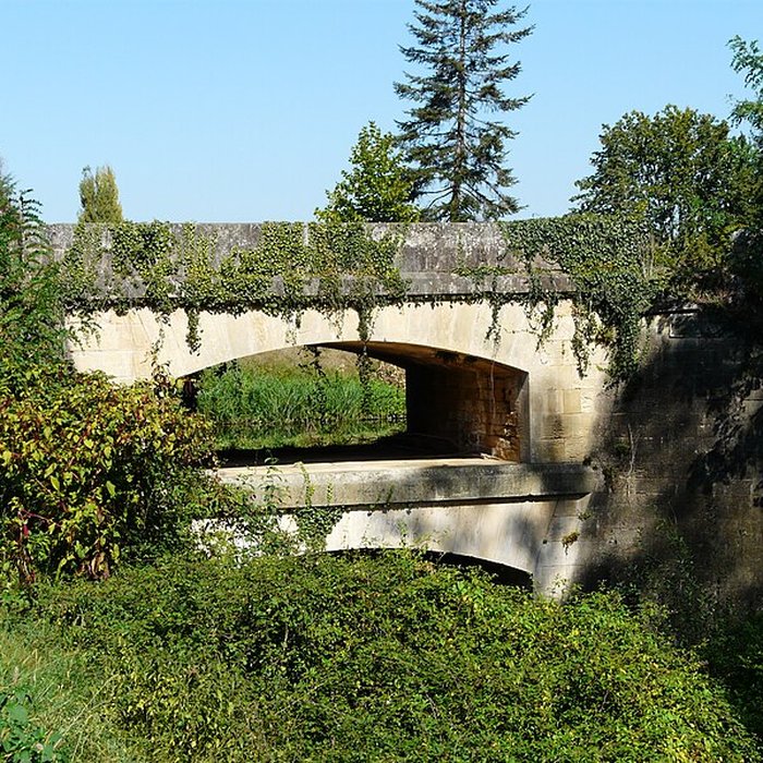 Photo de Canal de Lalinde aqueduc et pont-déversoir de la Tuilerie de Villeneuve