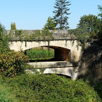 Canal de Lalinde aqueduc et pont-déversoir de la Tuilerie de Villeneuve