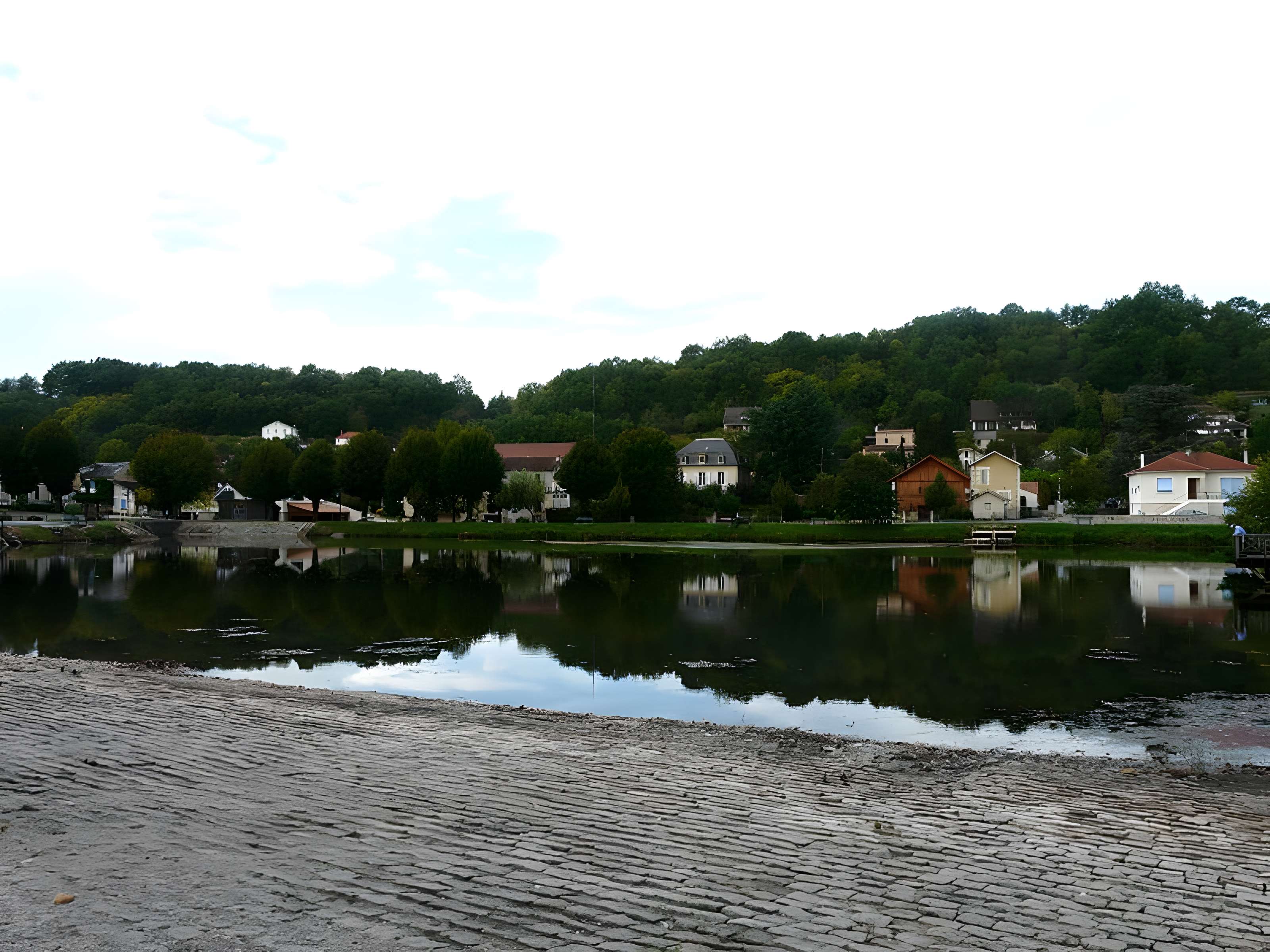 Canal de Lalinde (aqueduc et pont-déversoir de la Tuilerie de Villeneuve)
