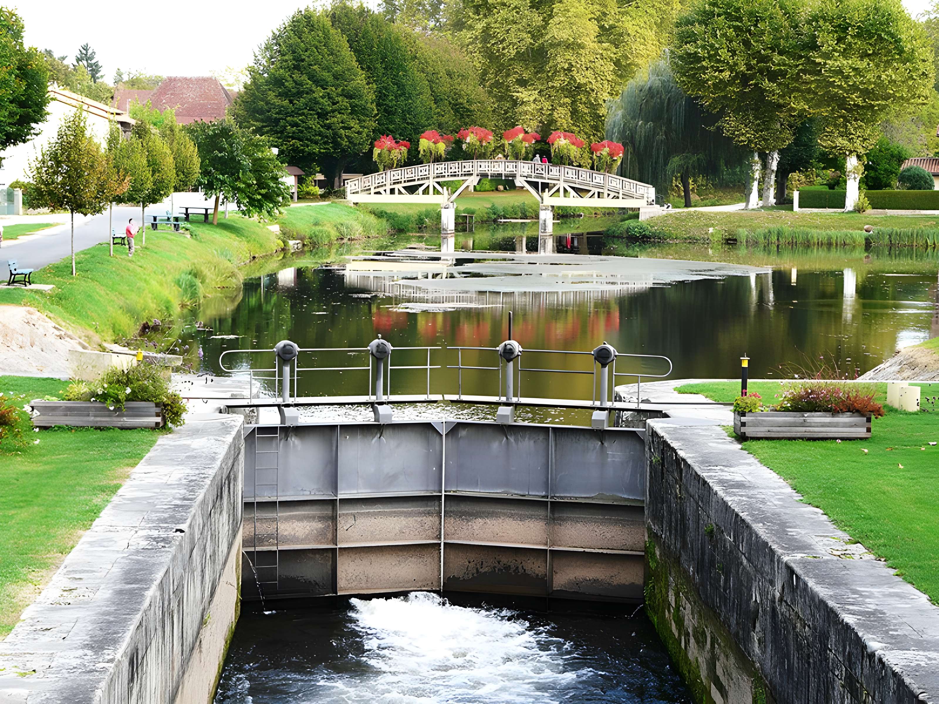Canal de Lalinde (aqueduc et pont-déversoir de la Tuilerie de Villeneuve)