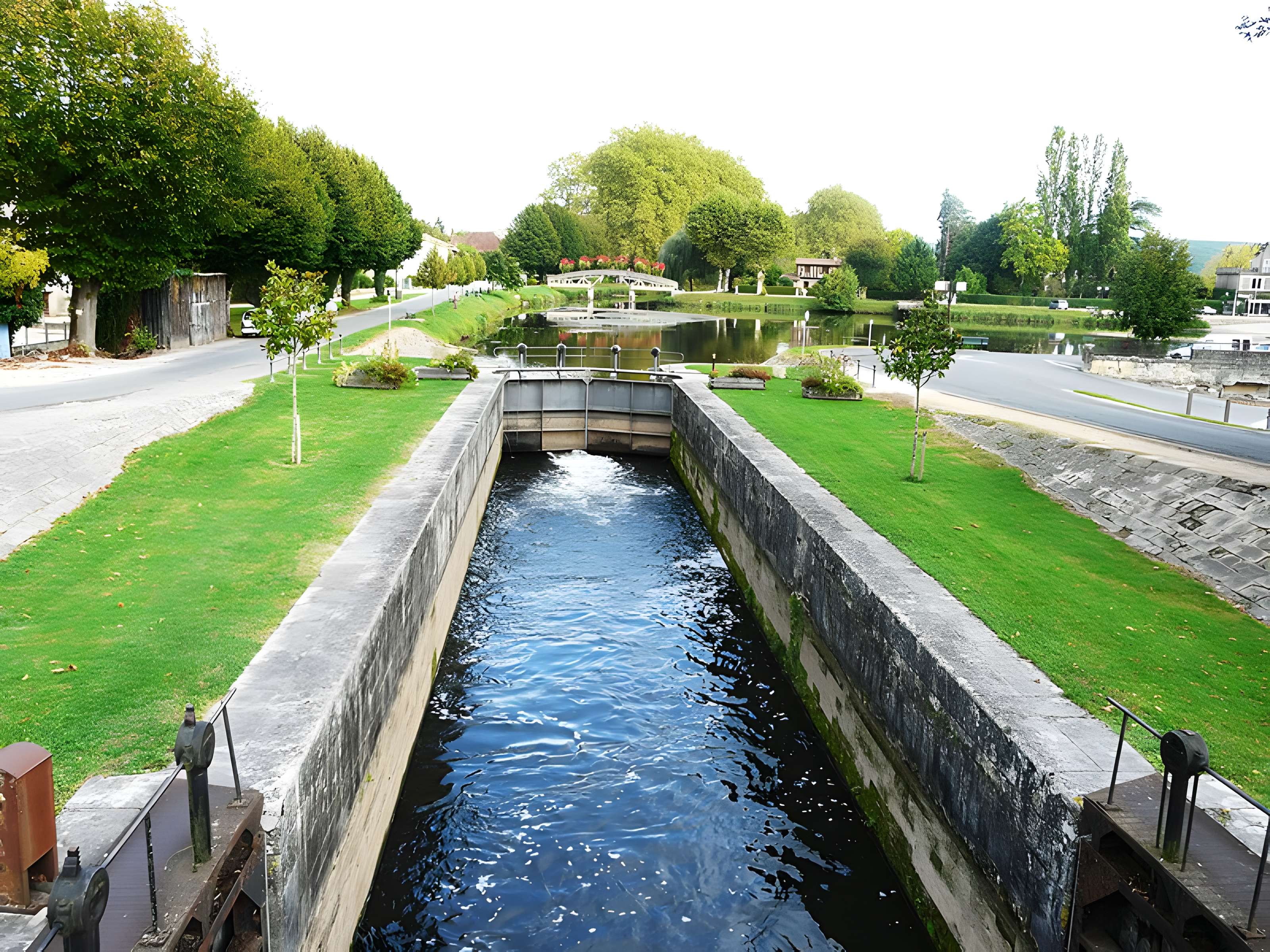Canal de Lalinde (aqueduc et pont-déversoir de la Tuilerie de Villeneuve)