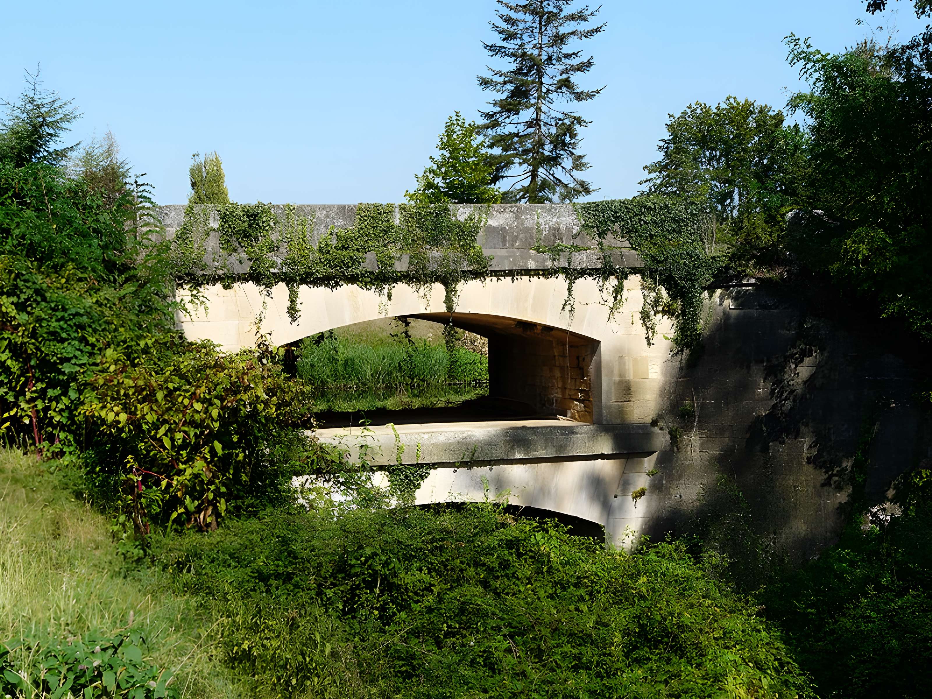 Canal de Lalinde (aqueduc et pont-déversoir de la Tuilerie de Villeneuve)