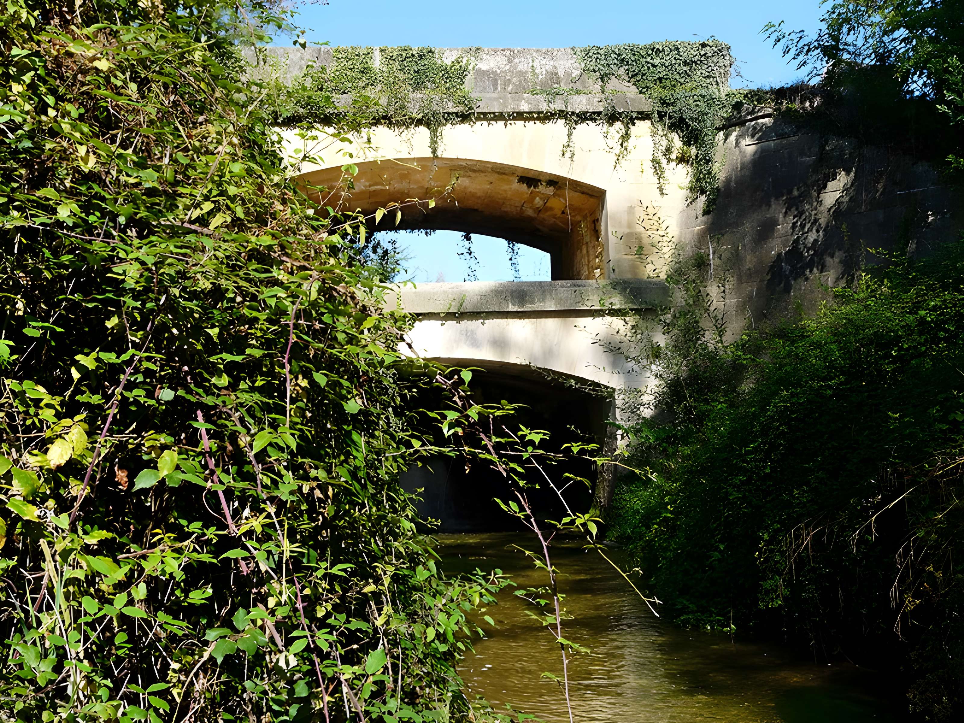 Canal de Lalinde (aqueduc et pont-déversoir de la Tuilerie de Villeneuve)