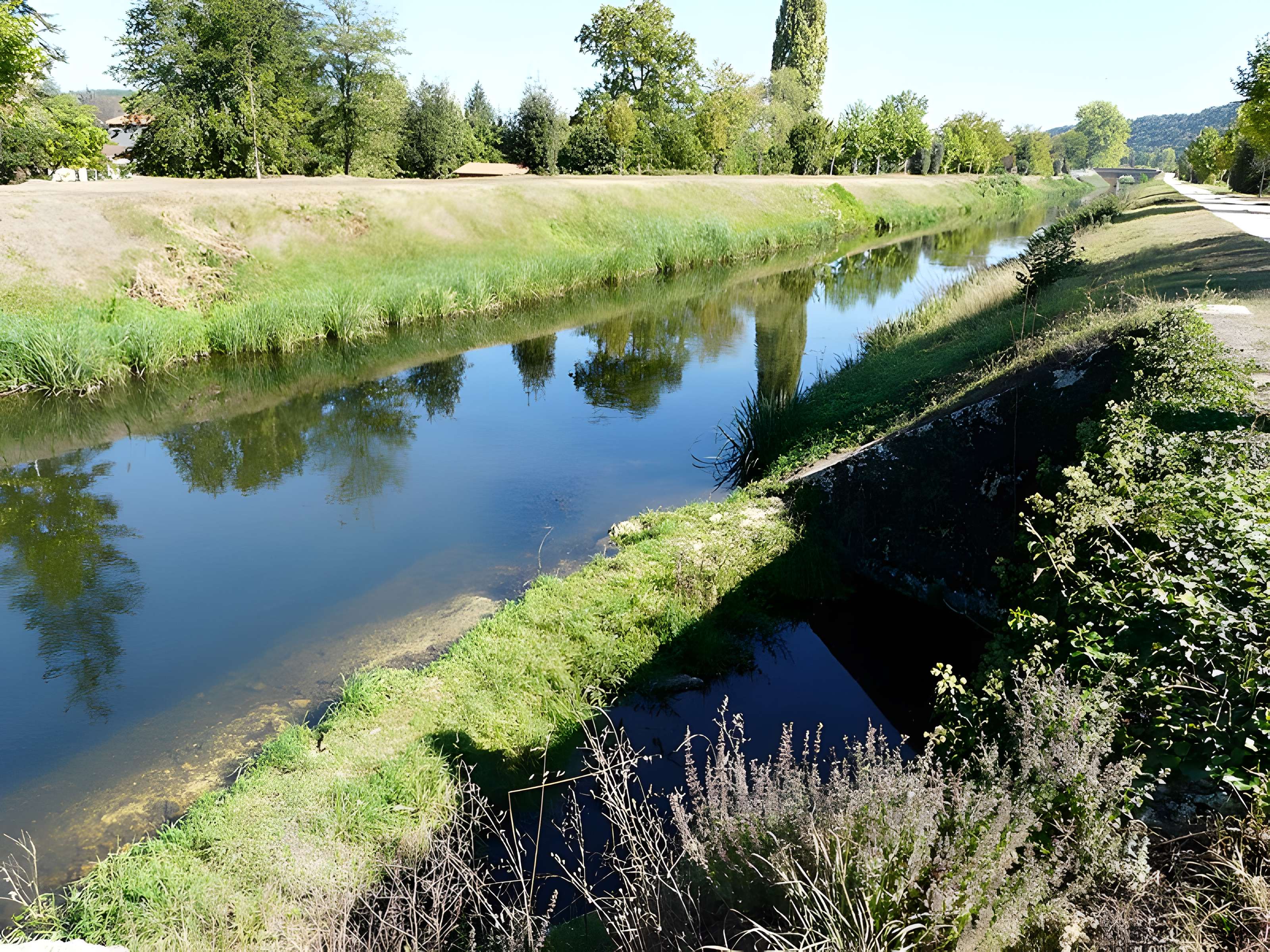 Canal de Lalinde (aqueduc et pont-déversoir de la Tuilerie de Villeneuve)