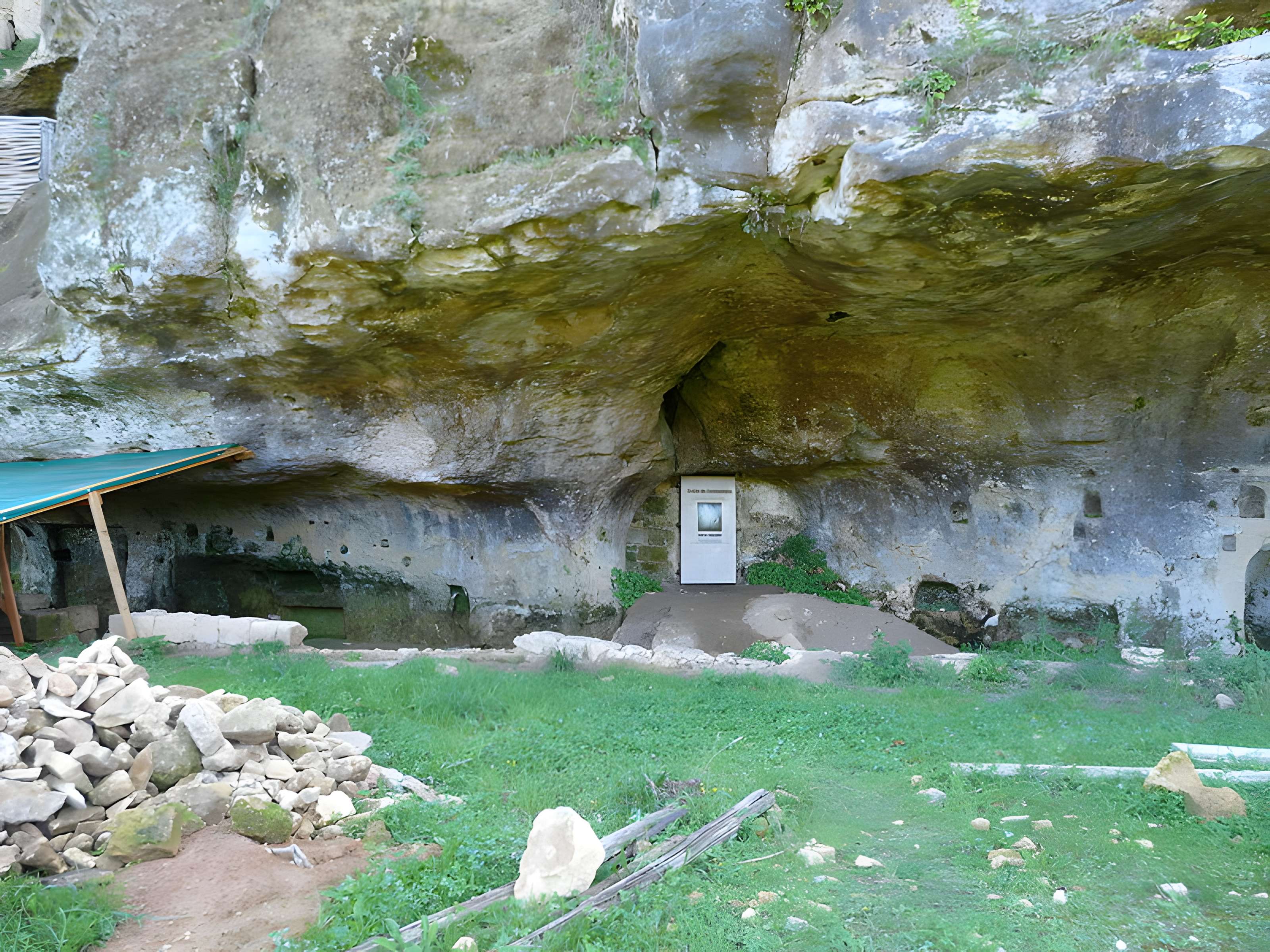 Grotte du château de Comarque