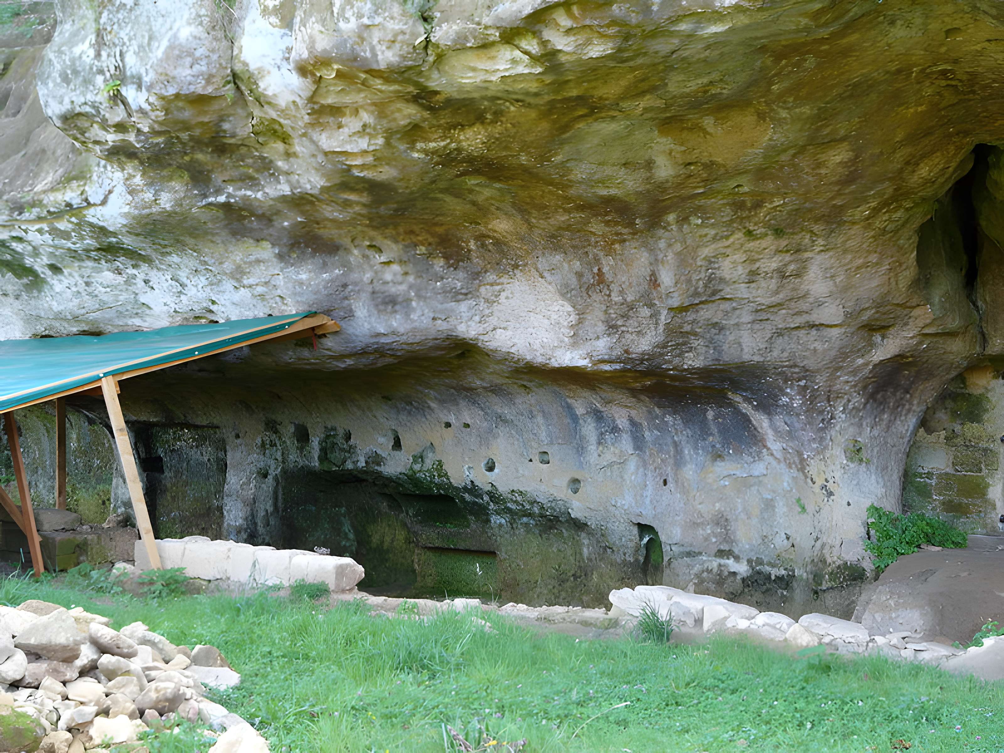 Grotte du château de Comarque