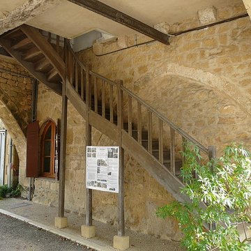 Maison à arcades du XIVe siècle