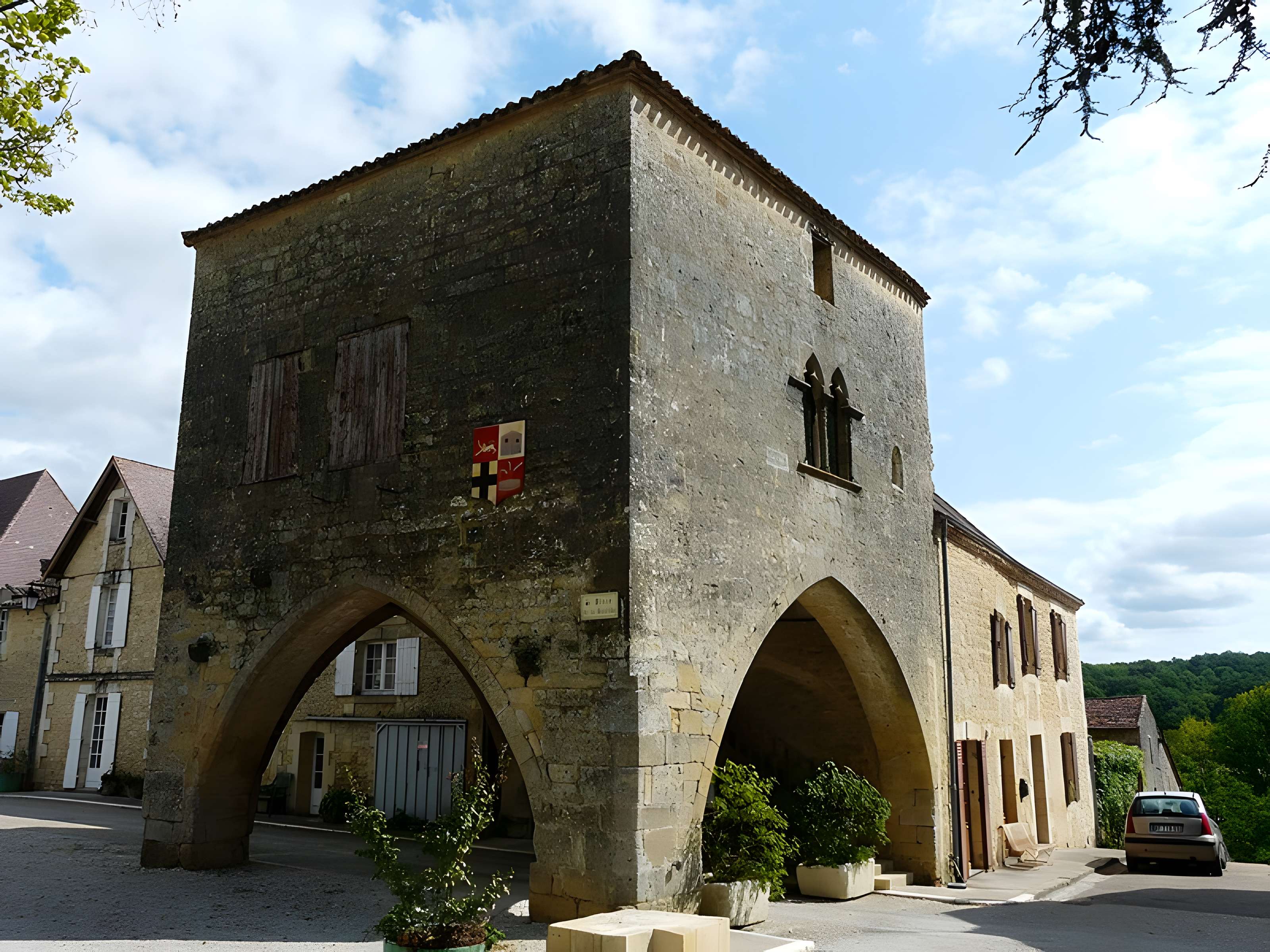 Maison à arcades du XIVe siècle