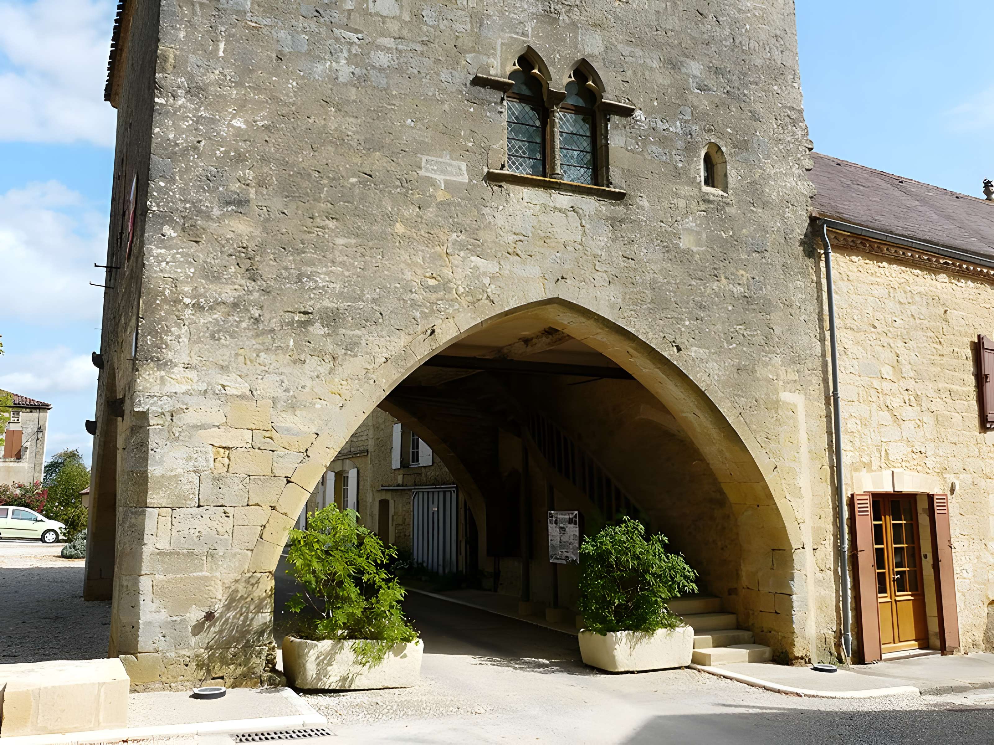 Maison à arcades du XIVe siècle
