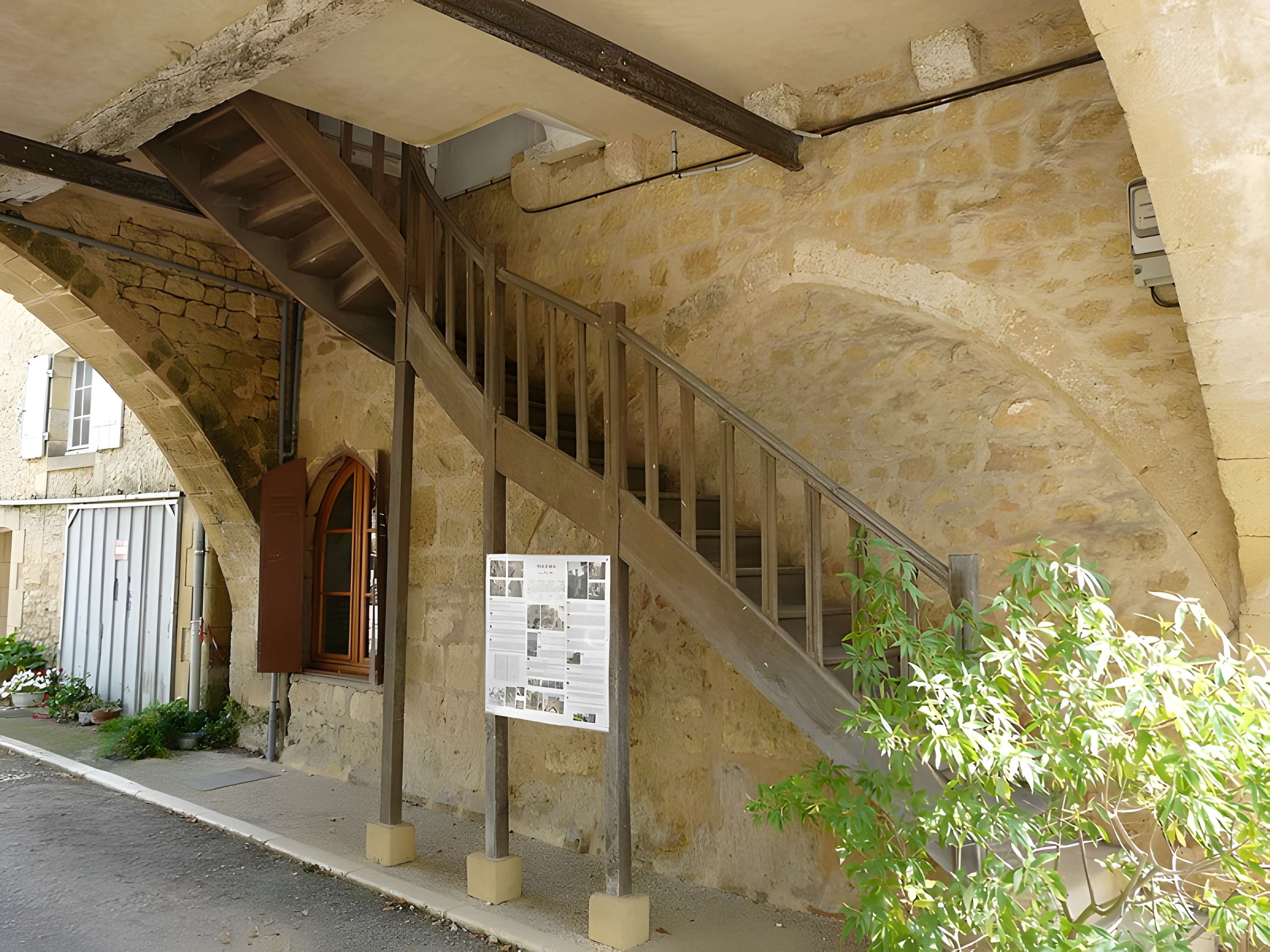 Maison à arcades du XIVe siècle