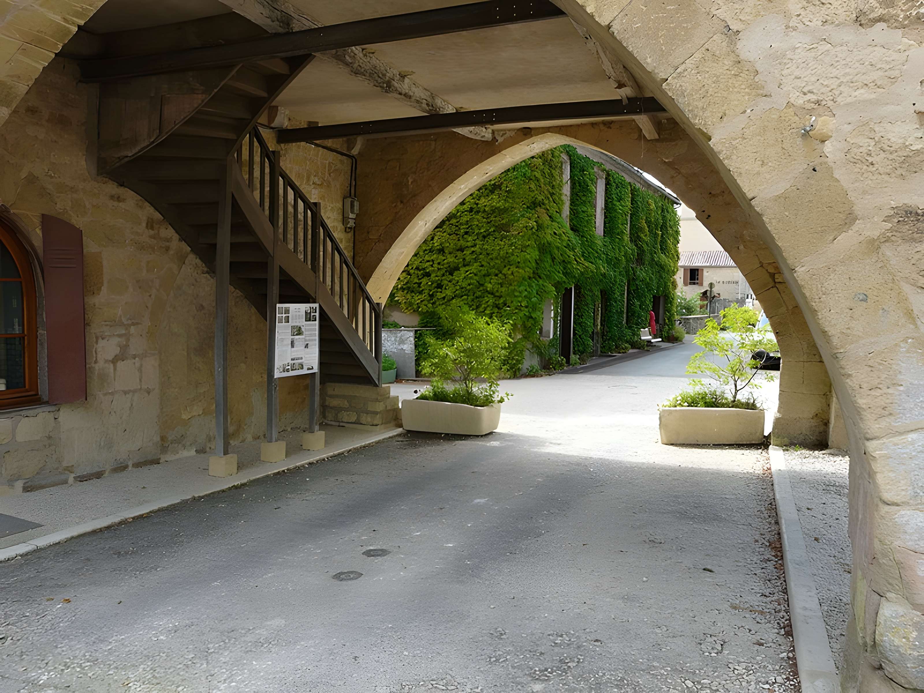 Maison à arcades du XIVe siècle