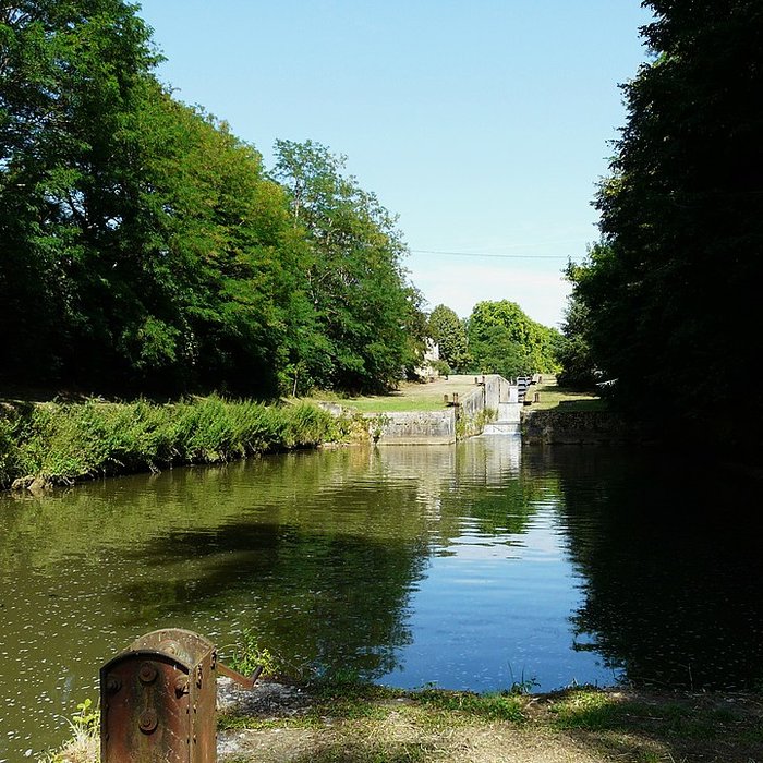 Photo de Canal de Lalinde groupe des écluses, y compris le bassin de croisement, ponts supérieur et inférieur, façades et toitures des maisons éclusières aval et amont, lieudit Tuilières