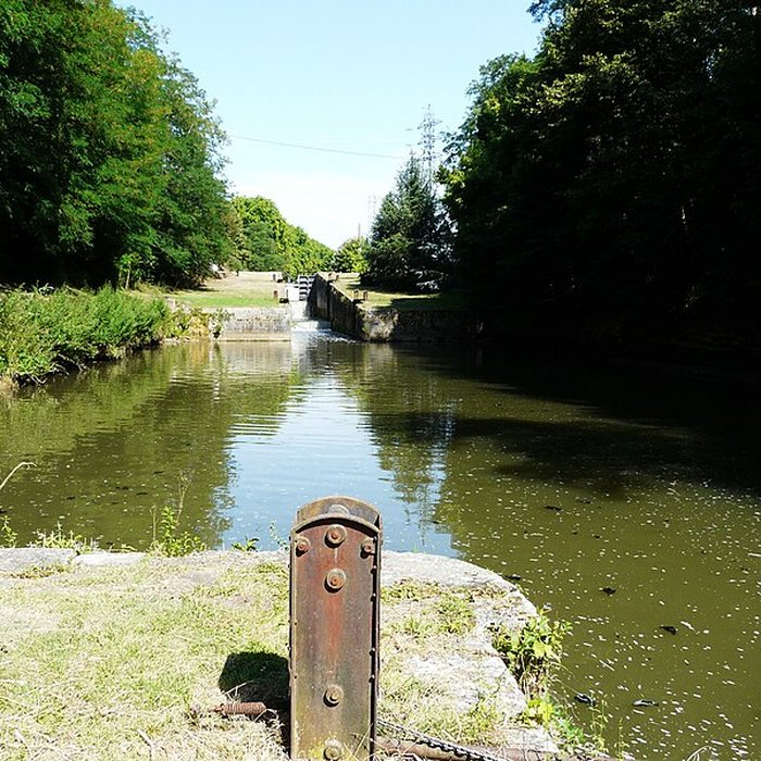 Photo de Canal de Lalinde groupe des écluses, y compris le bassin de croisement, ponts supérieur et inférieur, façades et toitures des maisons éclusières aval et amont, lieudit Tuilières