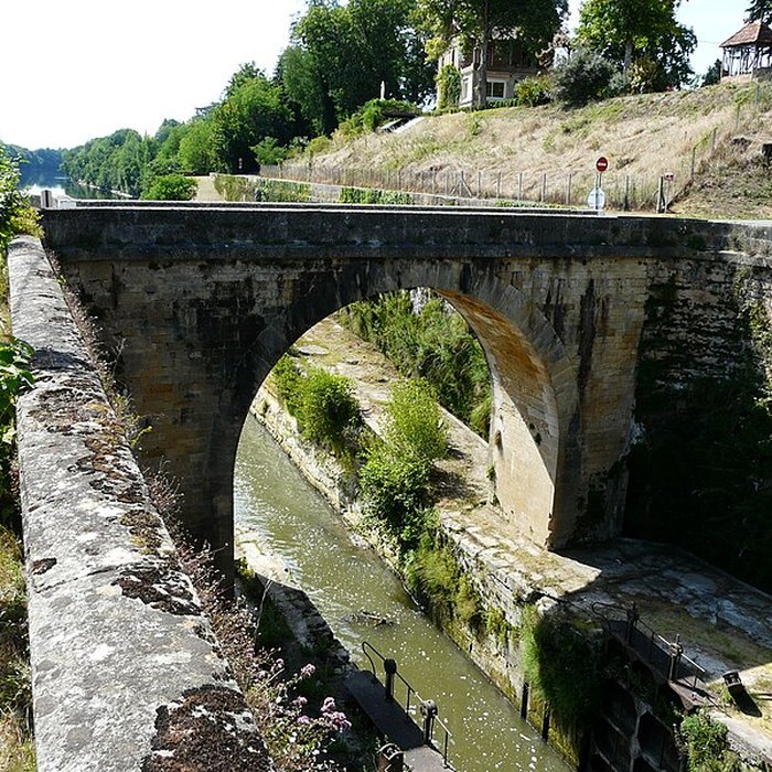 Photo de Canal de Lalinde groupe des écluses, y compris le bassin de croisement, ponts supérieur et inférieur, façades et toitures des maisons éclusières aval et amont, lieudit Tuilières