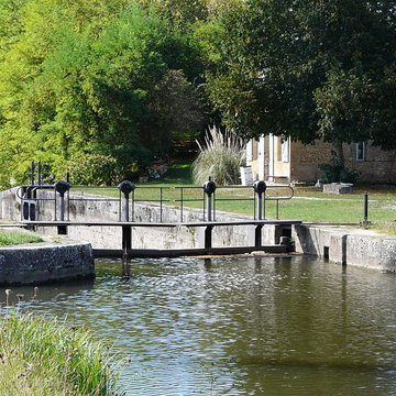 Canal de Lalinde groupe des écluses, y compris le bassin de croisement, ponts supérieur et inférieur, façades et toitures des maisons éclusières aval et amont, lieudit Tuilières