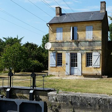 Canal de Lalinde groupe des écluses, y compris le bassin de croisement, ponts supérieur et inférieur, façades et toitures des maisons éclusières aval et amont, lieudit Tuilières