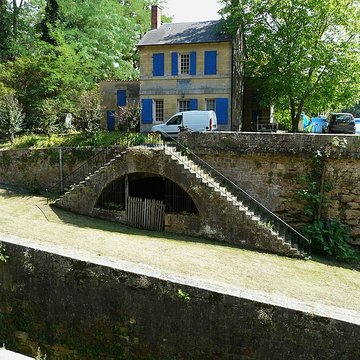 Canal de Lalinde groupe des écluses, y compris le bassin de croisement, ponts supérieur et inférieur, façades et toitures des maisons éclusières aval et amont, lieudit Tuilières