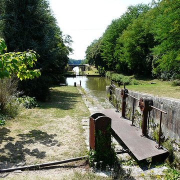 Canal de Lalinde groupe des écluses, y compris le bassin de croisement, ponts supérieur et inférieur, façades et toitures des maisons éclusières aval et amont, lieudit Tuilières