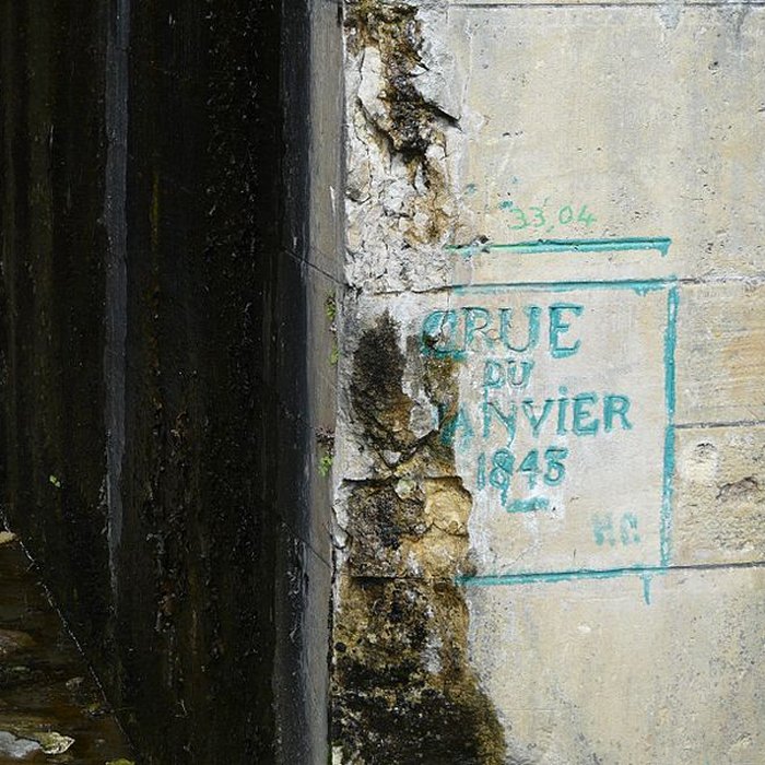 Photo de Canal de Lalinde bassin de radoub, y compris son gril