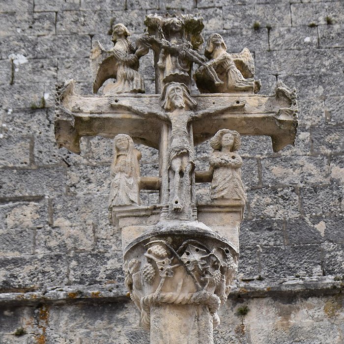 Photo de Croix devant léglise