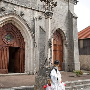 Croix devant léglise
