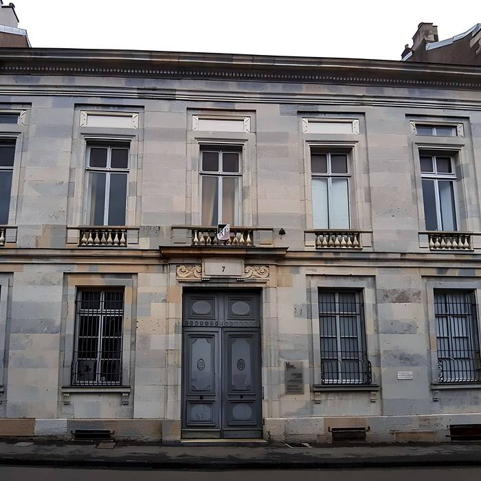 Photo de Hôtel Henrion de Magnoncourt ou de Longeville, actuellement siège de la Direction régionale des affaires culturelles de Franche-Comté