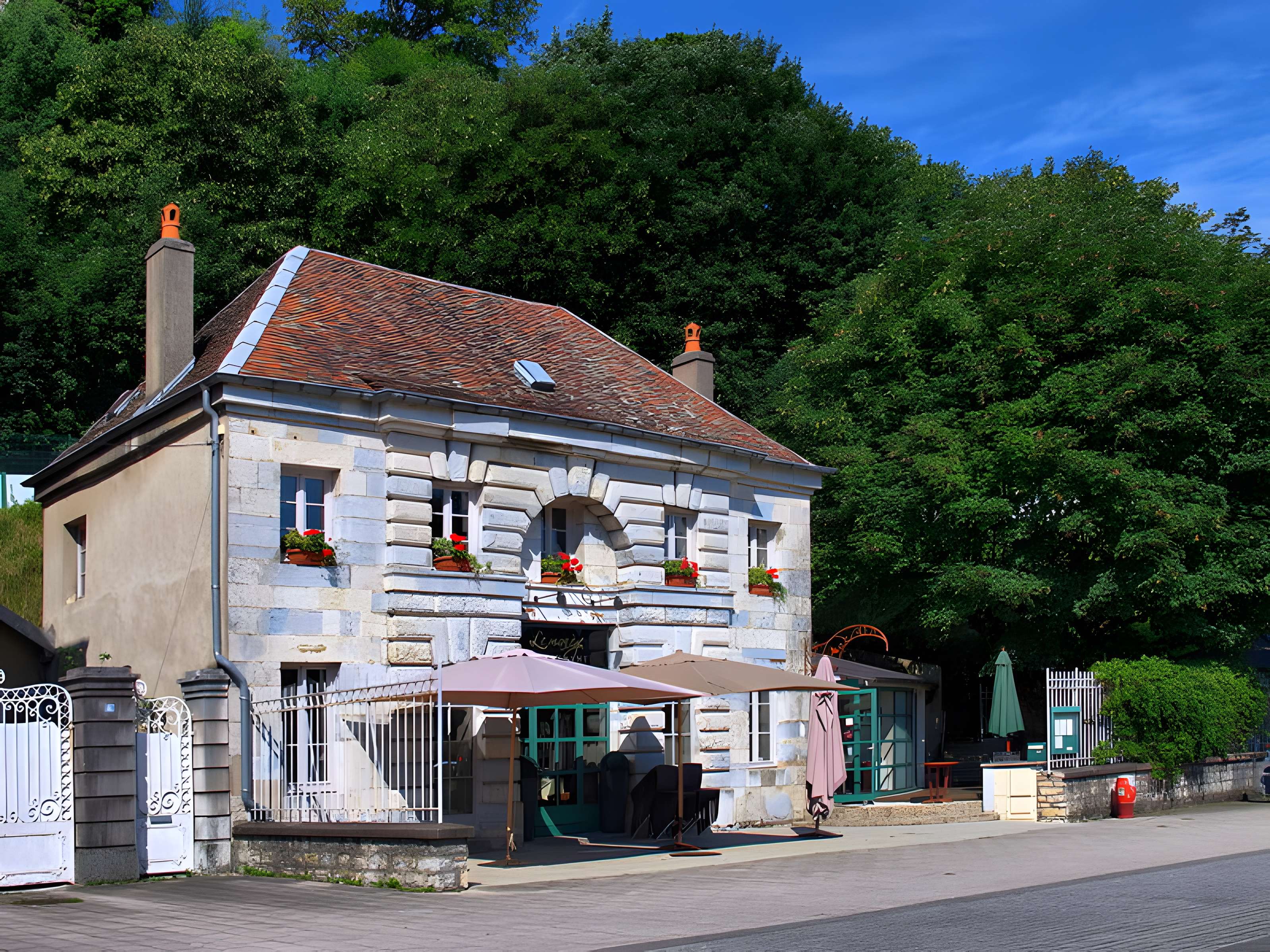 Magasin du Port de Rivotte