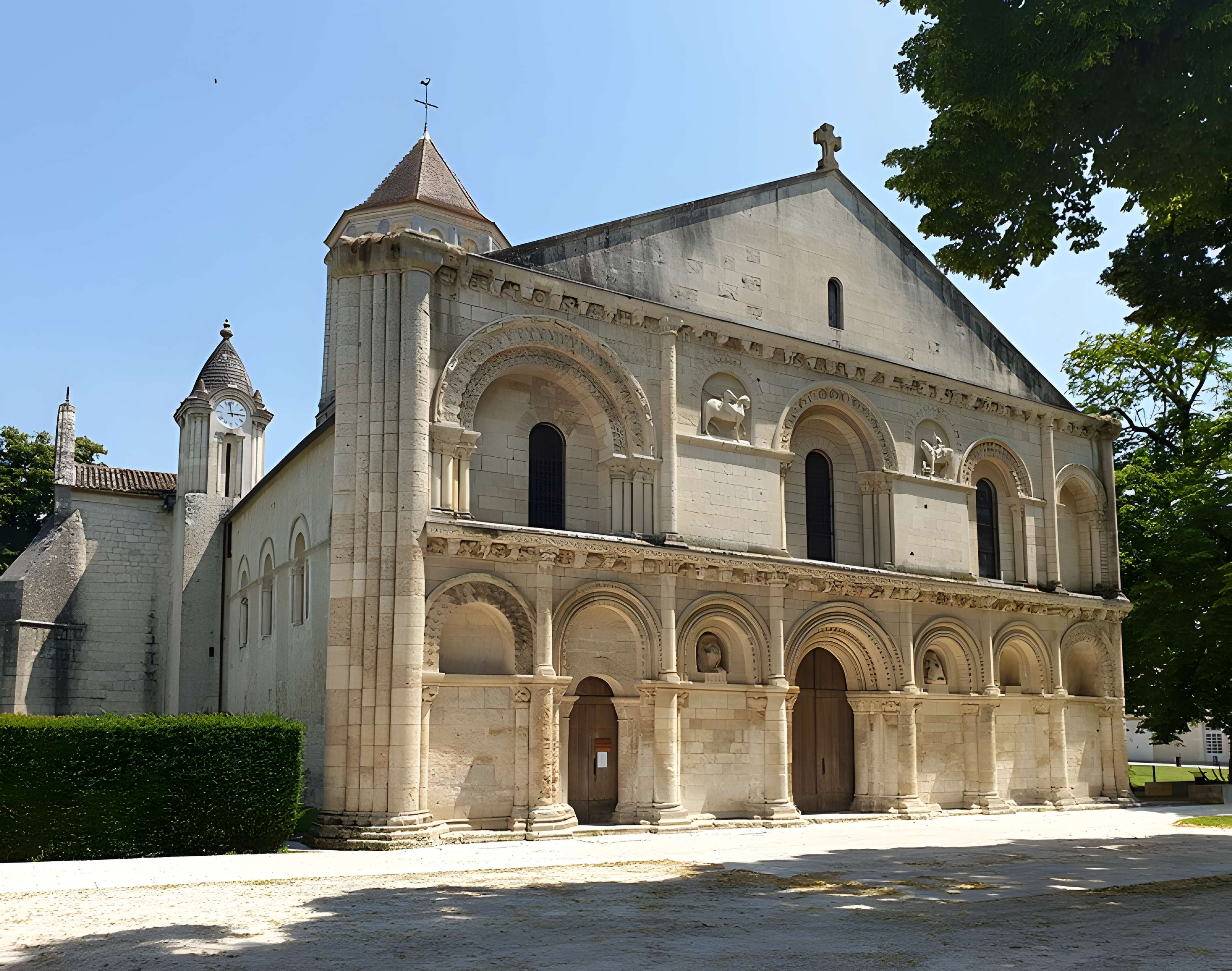 Église Notre-Dame de Surgères