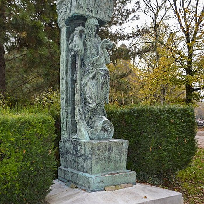 Photo de Monument à Louis Pergaud