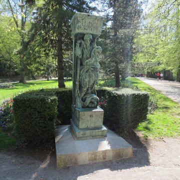 Monument à Louis Pergaud