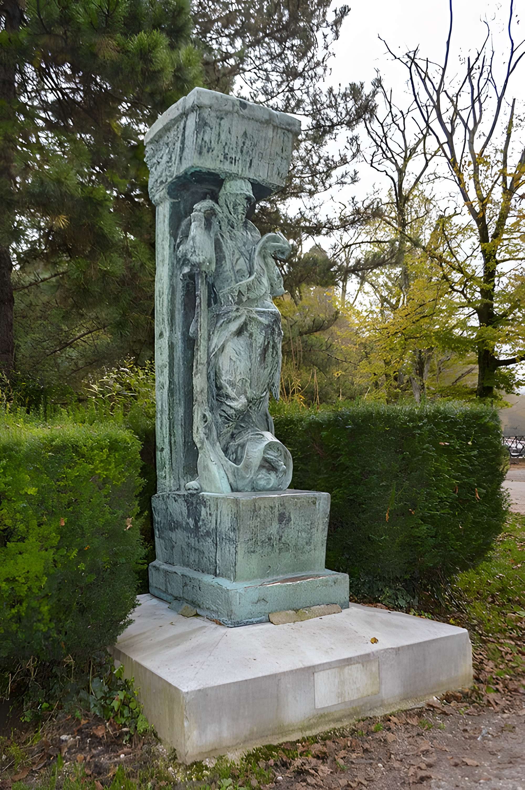 Monument à Louis Pergaud