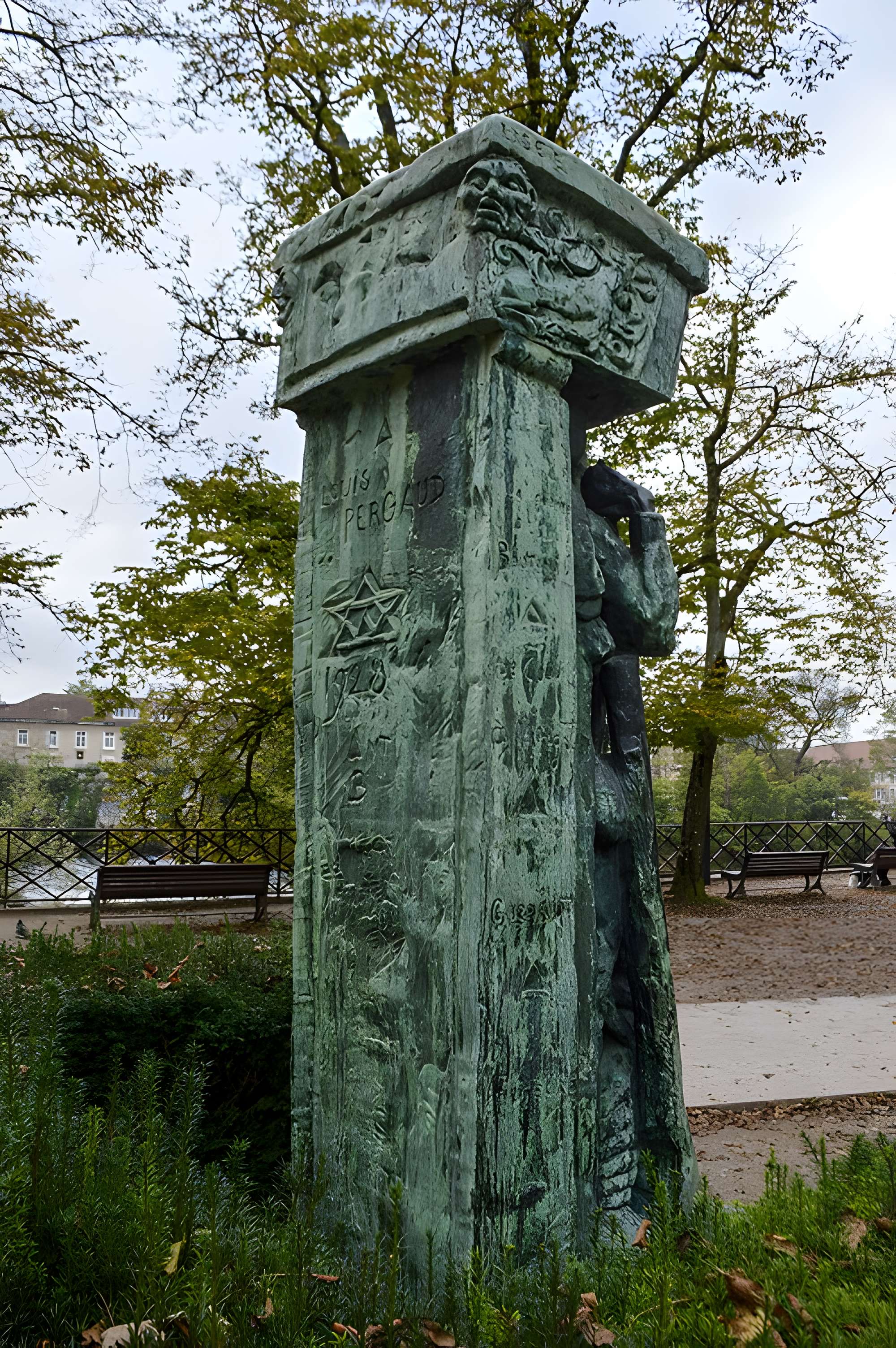 Monument à Louis Pergaud