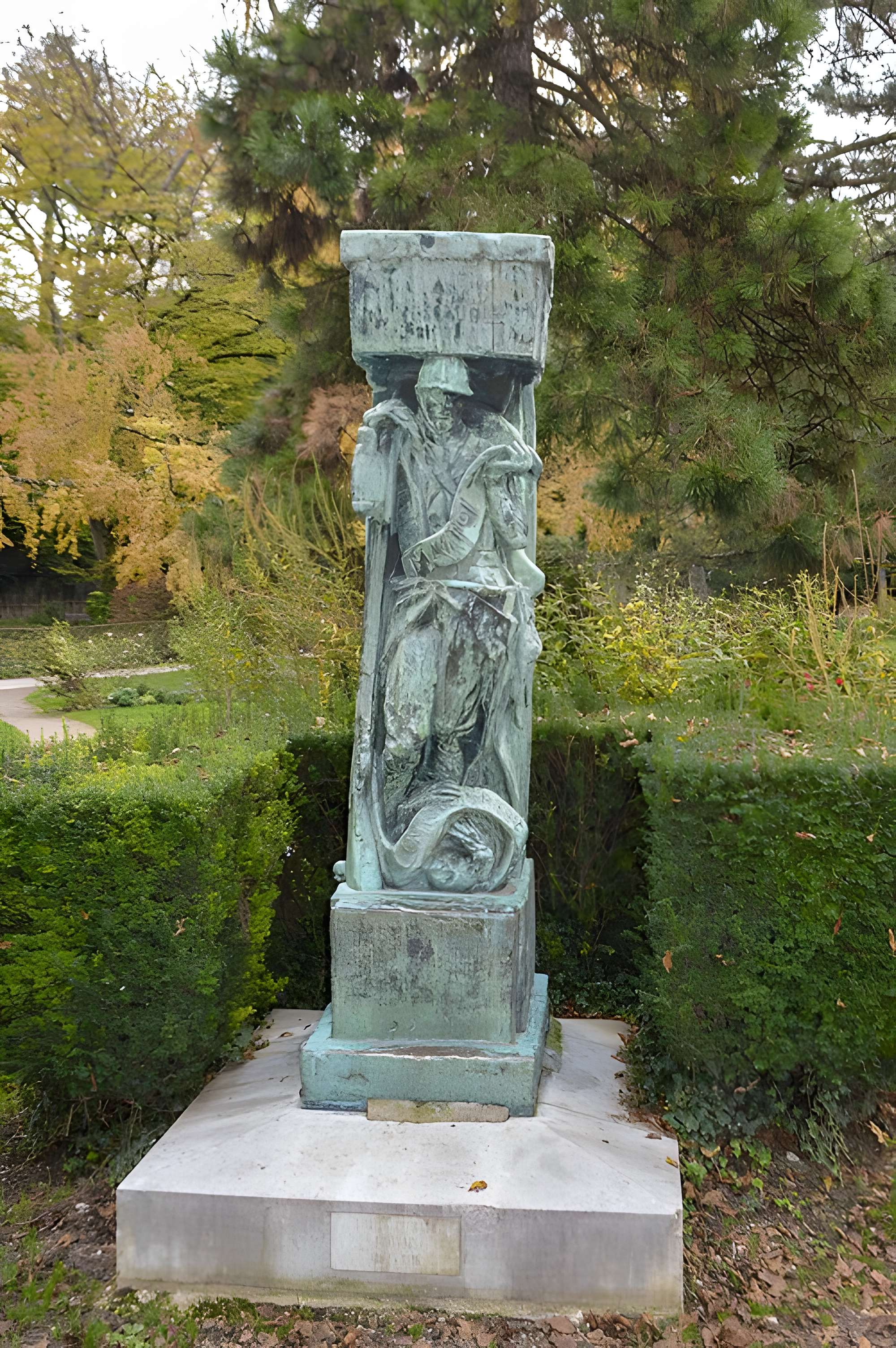 Monument à Louis Pergaud
