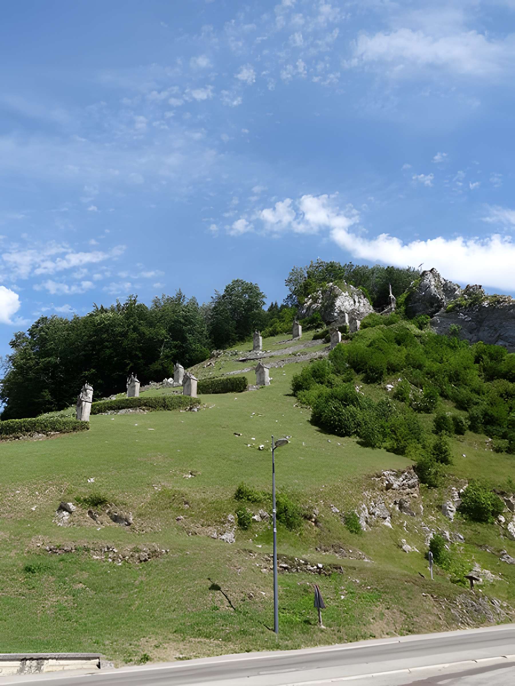 Mont-calvaire de Sombacour (également sur commune de Bians-les-Usiers)